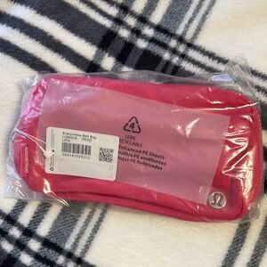 Lululemon lipgloss color Everywhere Belt Bag